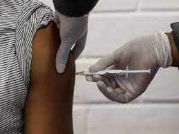 UP Barabanki: रात के अँधेरे में चुपके से कोरोना का टीकाकरण चल रहा था,कई के खिलाफ मामला दर्ज