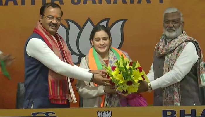 अपर्णा यादव भाजपा में शामिल,स्वतंत्र देव सिंह की मौज़ूदगी में ग्रहण की सदस्य्ता