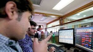 बुधवार की गिरावट के बाद आज शेयर बाजार में लौटी रौनक,सेंसेक्स 500 तो निफ्टी भी ऊपर 