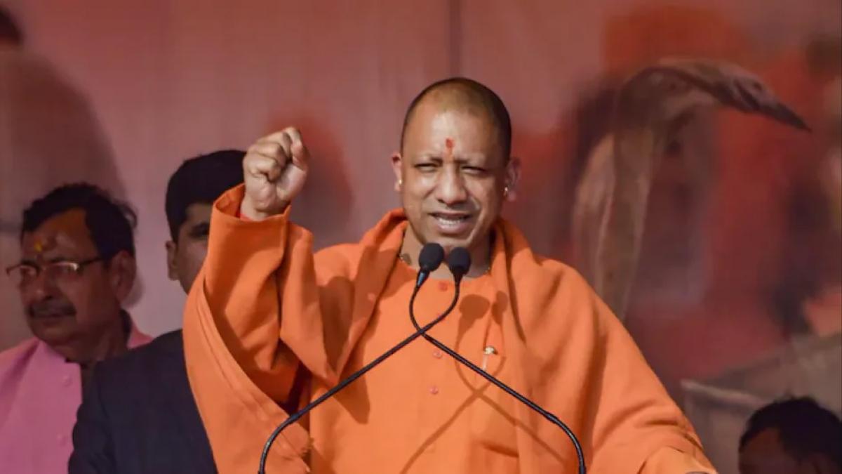 आजमगढ़ पहुंचे सीएम योगी, करोड़ों की योजनाओं का मिलेगा तोहफा