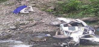 खाई में गिरी सूमो, 8 की मौत