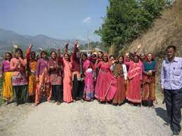 शराब के विरोध में उतरीं महिलाएं,बोलीं -माहौल हुआ बेहद खराब 