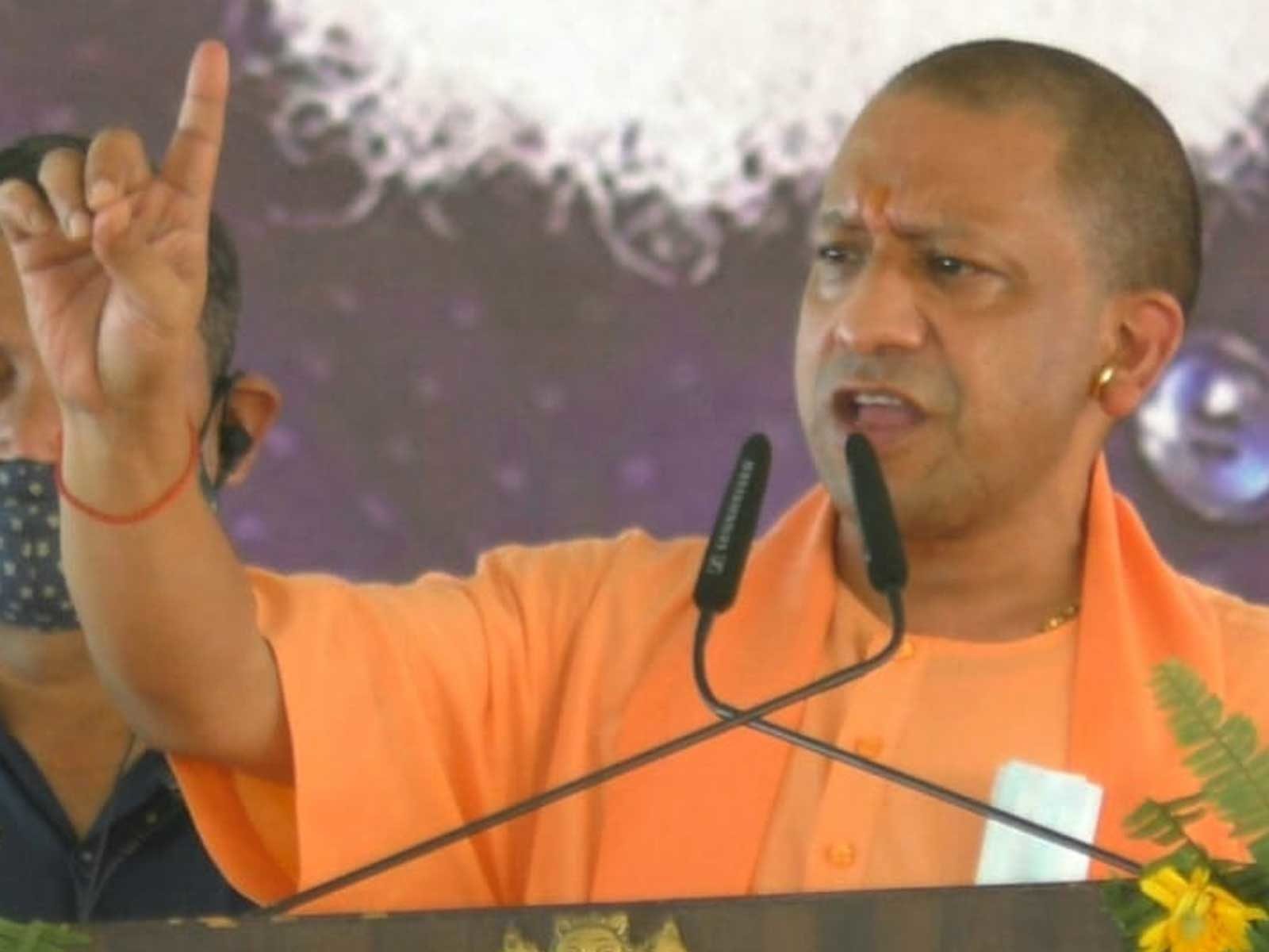 जौनपुर दौरे पर विपक्ष पर जमकर बरसे सीएम योगी