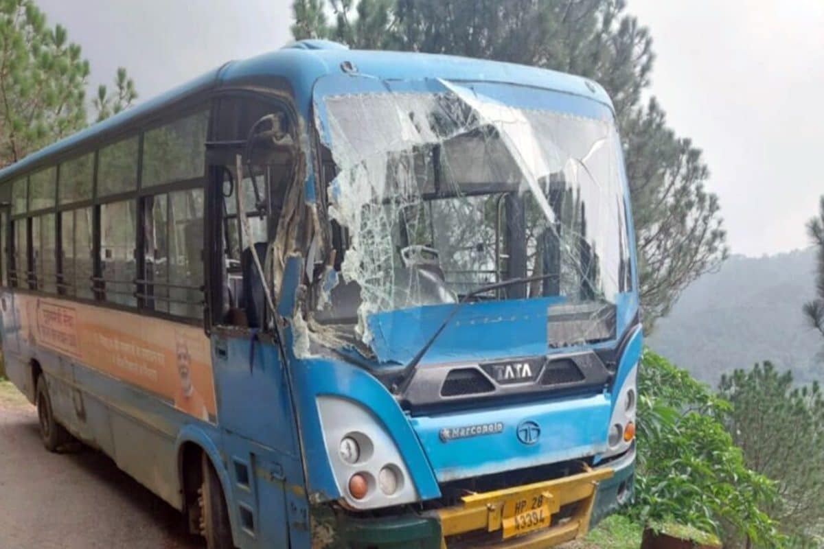 एचआरटीसी की बसें टकराई, कई यात्री घायल