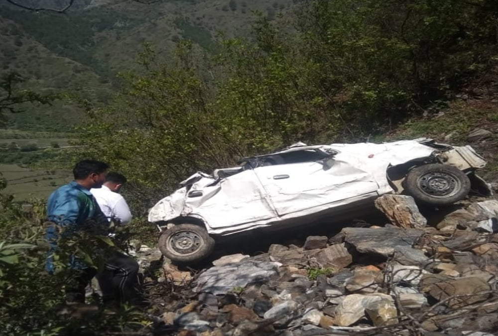 जौलजीबी मेले से नहीं लौट सके घर,खाई में गिरी कार 