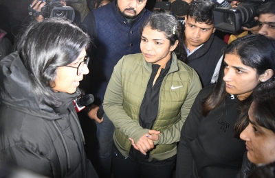 खेल मंत्री और पहलवानों के बीच बैठक,आखिर भूषण ने क्यों रद्द की प्रेसवार्ता ?