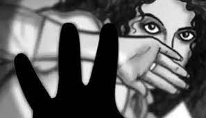 चलती कार में महिला के साथ रातभर किया गैंगरेप,जान से मारने की दी धमकी
