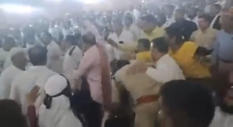 मेरठ : आपस में भिड़े एआईएमआईएम और भाजपा के पार्षद