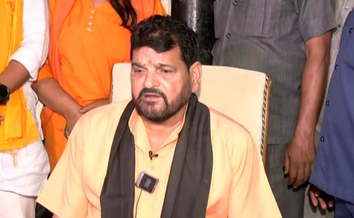 सांसद बृजभूषण फिर मुसीबत में,हत्या का मामला
