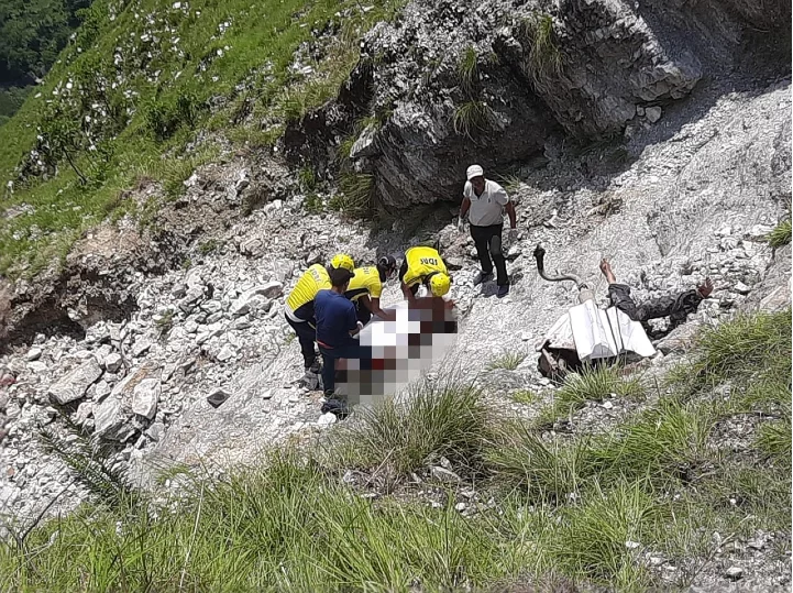 जीप 500 मीटर गहरी खाई में गिरी,बेहद दर्दनाक हादसा