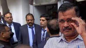 सीएम के घर नोटिस देने पहुंची क्राइम ब्रांच टीम, सामने नहीं आए मुख्यम्नत्री