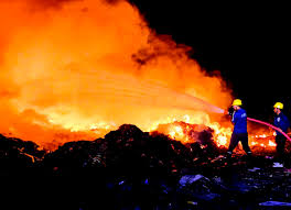 रुड़की में कबाड़ के गोदाम में लगी आग